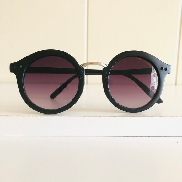 Black Round Sunglasses - Picture 2 of 5